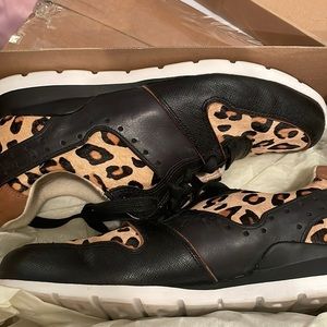 Ugg Deavan Calf Hair leopard sneakers